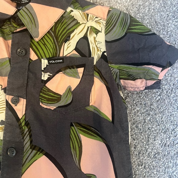 Volcom Button-Up - Picture 4 of 4